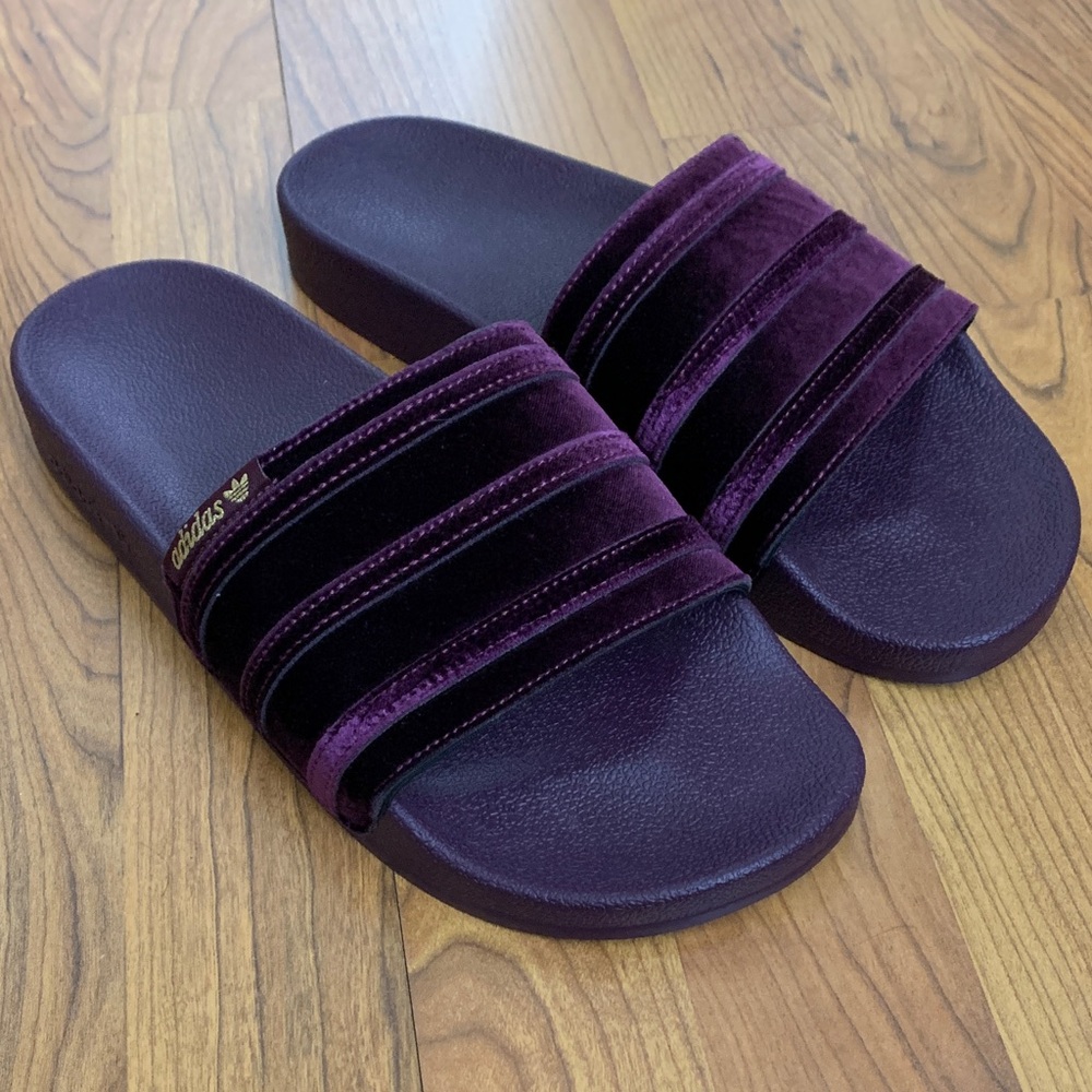 🚨FINAL PRICE!🚨 NWOT Adidas “Victory Crimson” Burgundy Velvet Slides • Size 11